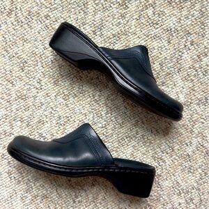 Dark Blue Vintage Mules